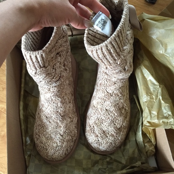 UGG authentic ISLA knit boots Sz 5 new - Picture 2 of 4