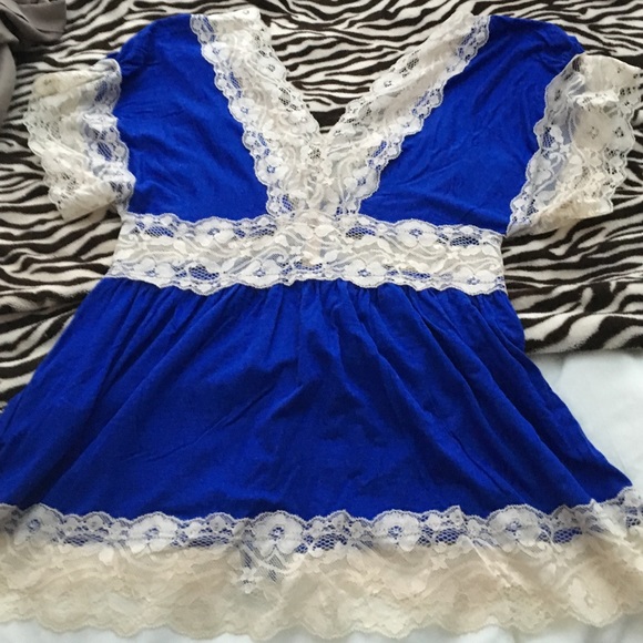 NWT Royal Blue and Ivory lace top - Picture 3 of 4
