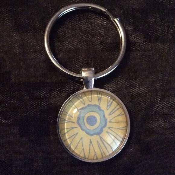 Pendent or key ring. - Picture 1 of 1