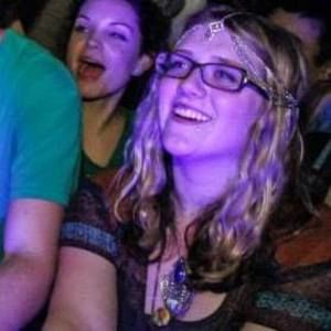 Meet your Posher, Larissa