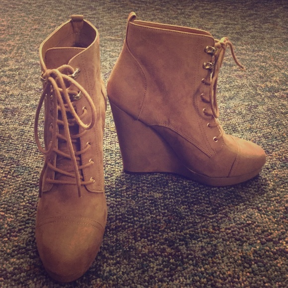 Forever 21 Tan suede booties