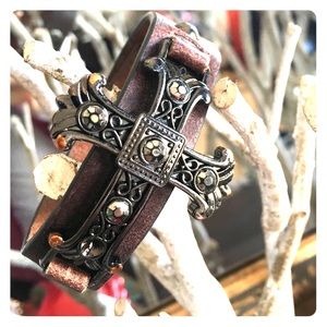❌SOLD❌ Cross leather bracelet