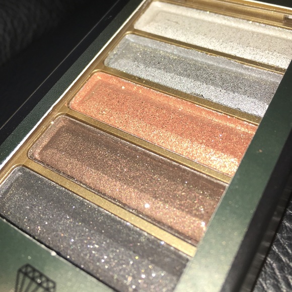 Eye shadows - Picture 2 of 3