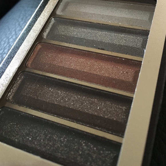 Eye shadows - Picture 3 of 3