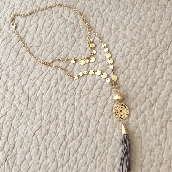 ❤️HOST PICK❤️ Chico's gold necklace w/taupe tassel