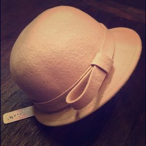 CHARMING CHARLIE beige/tan hat with tie on side