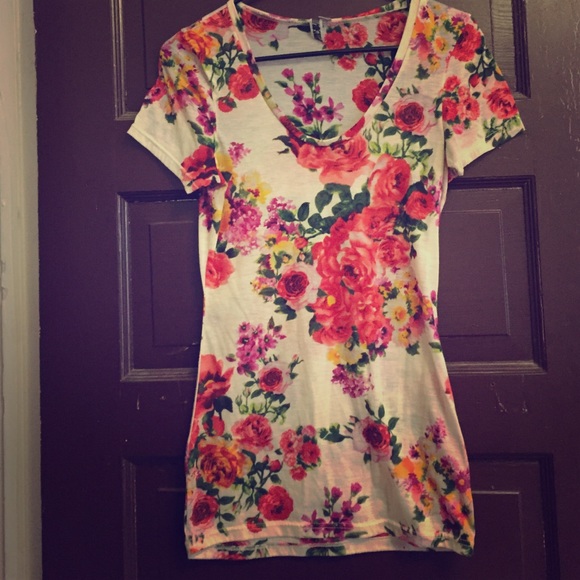 BKE floral tee shirt
