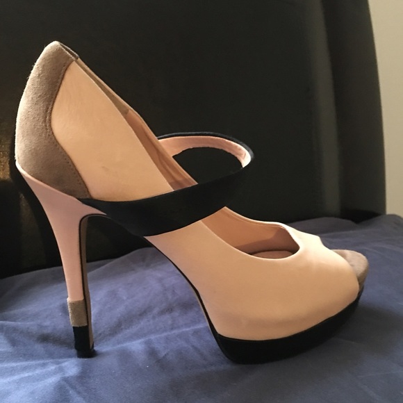 Tri tone Jessica Simpson heel