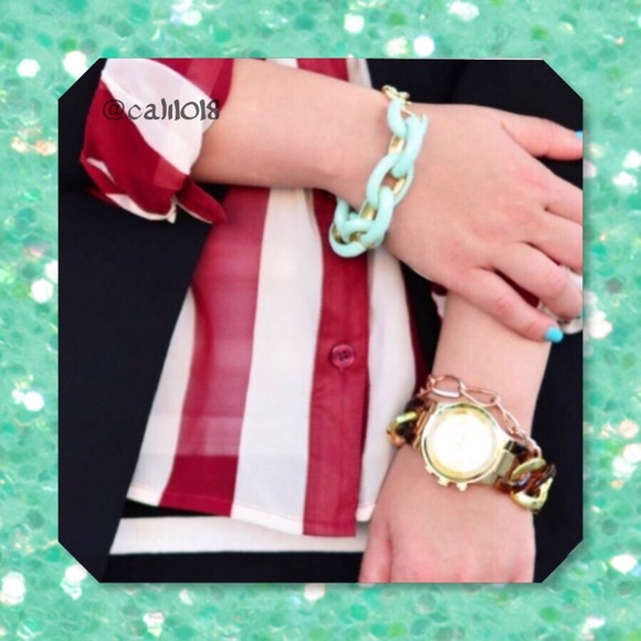 LAST ONE🆕Mint Green Enamel Link Bracelet - Picture 2 of 2