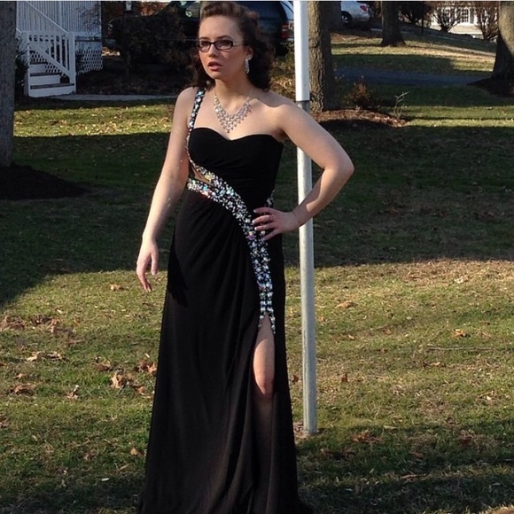 Prom dress - Picture 1 of 3