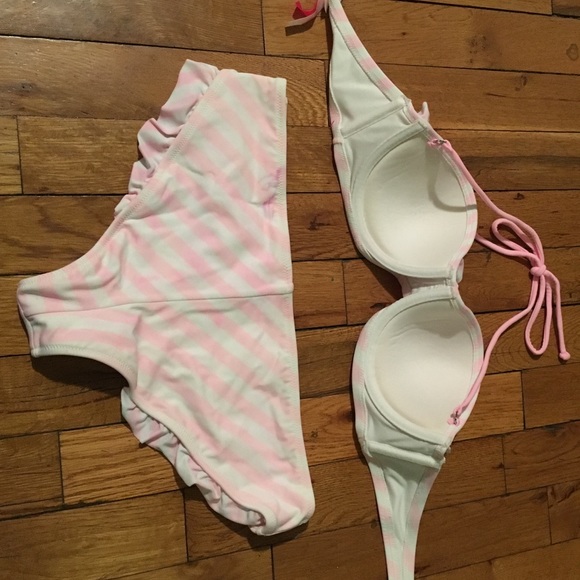 🎊🎊FINAL SALE🎊🎊Victoria's Secret swimsuit - Picture 3 of 4