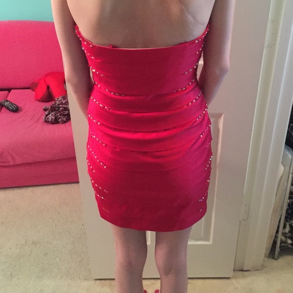 Formal dress - Picture 3 of 3