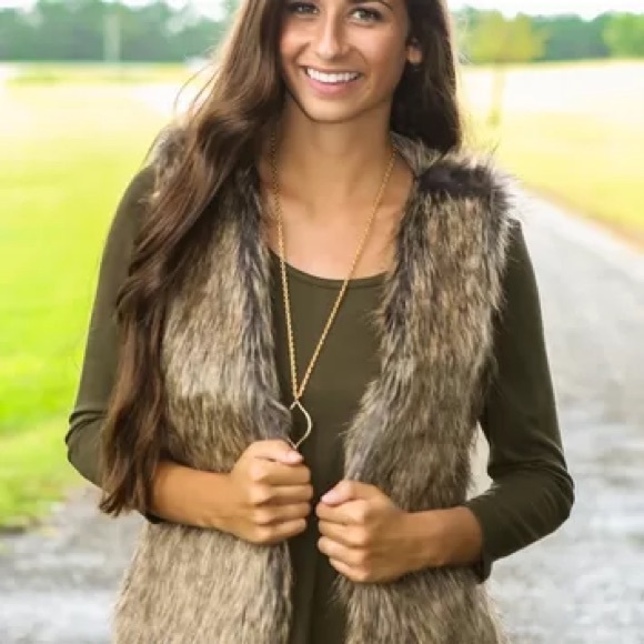 Brown fur vest ✔️