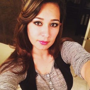 Meet your Posher, Yaneth