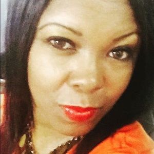 Meet your Posher, Dee