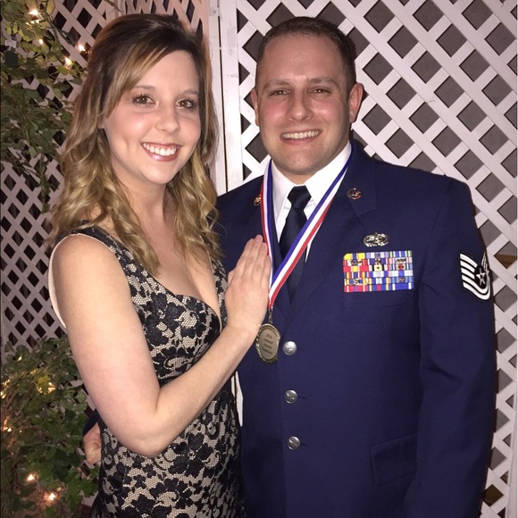 Meet your Posher, Hillary - Picture 2 of 4