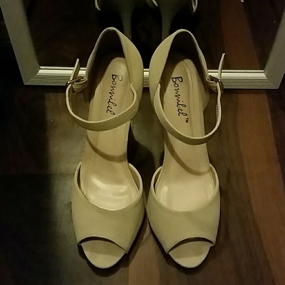 Beige heels - Picture 1 of 1