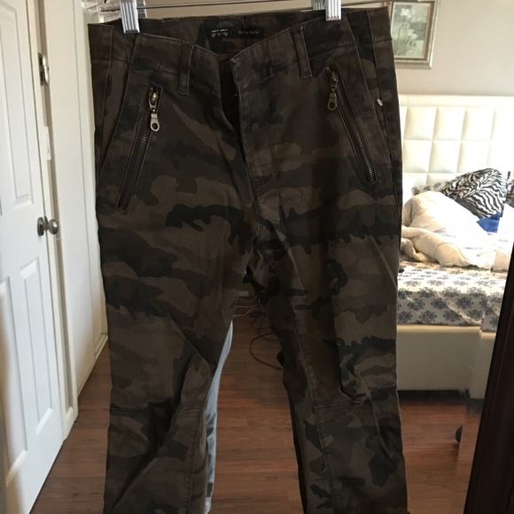 Zara camo pants. Size 6 NWOT sold out.