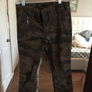 Zara camo pants. Size 6 NWOT sold out.