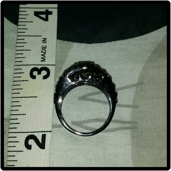 SOLD 🍀 Beautiful Green & Black Ring🍀 - Picture 3 of 4