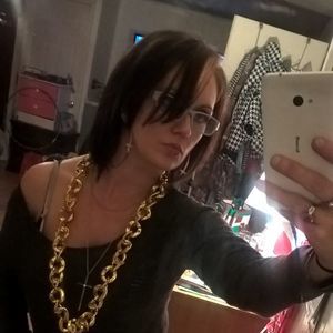 Meet your Posher, Pamela