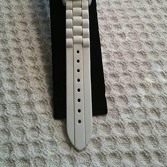 SOLD IN BUNDLE!!! Accutime Ladies Watch - Picture 2 of 2