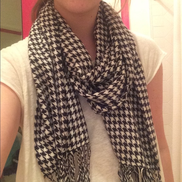 NWOT CASHMERE SCARF