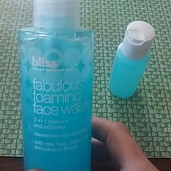 Bliss foaming face wash