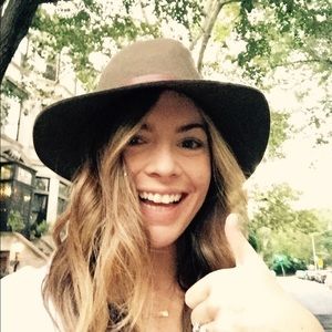 Meet your Posher, Carly