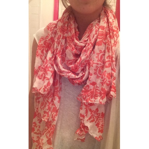 NWOT damask scarf