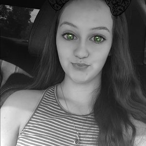 Meet your Posher, Alexia