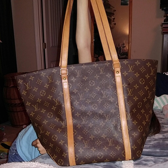 😘100% AUTHENTIC Louis VuittionBabylon Tote.👍👍