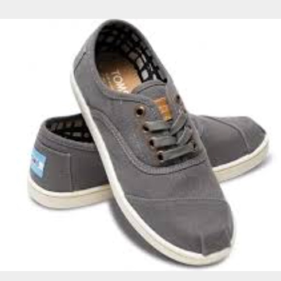 ISO!! Looking for Gray Toms Cordones 8.5 or 9