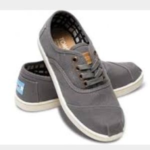 ISO!! Looking for Gray Toms Cordones 8.5 or 9