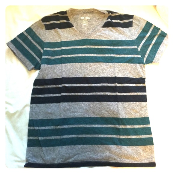 Men's Small vneck