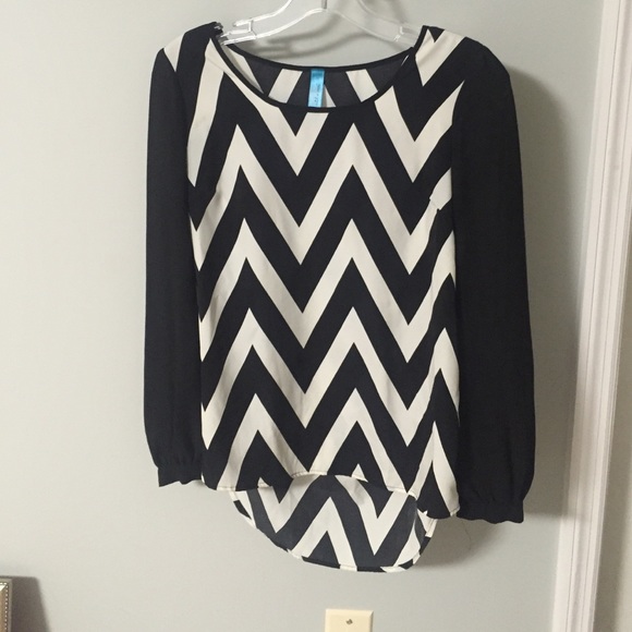 Francesca's shirt size small