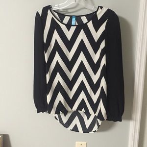 Francesca's shirt size small