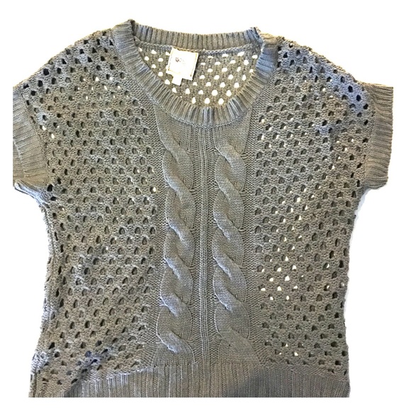 Short sleeve sweater
