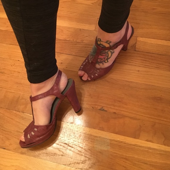Old Navy t-strap peep heel