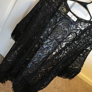 Black Hi-Lo Lace Short Sleeved Kimono