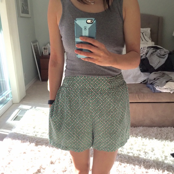 ((SOLD)) {NWT} Two by Vince Camuto Shorts - Picture 3 of 3