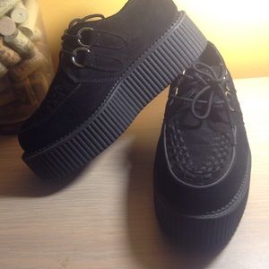 TUK black creepers