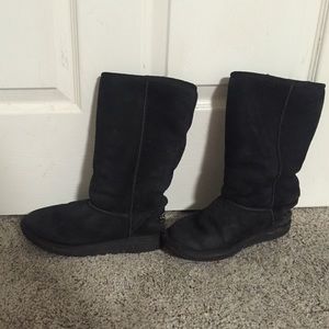 Black Uggs size 3