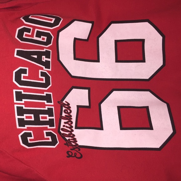 Bulls NBA Hoodie - Picture 2 of 3