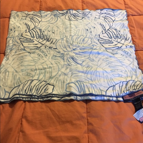 Vineyard Vines scarf, NWT