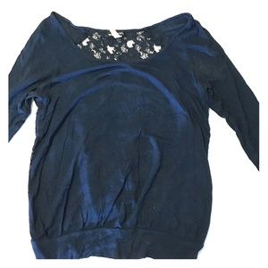 Quarter length navy shirt