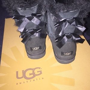 Ugg Bailey bows