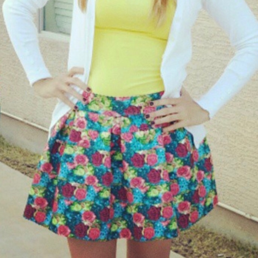 Multi-Colored Rose Pleated Bandage Skirt