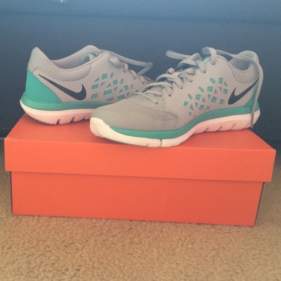 Brand new nike never worn running shoes