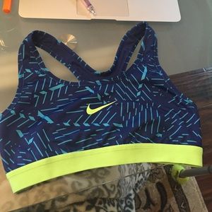 SALEE💕🎉Nike Dri-Fit sports bra